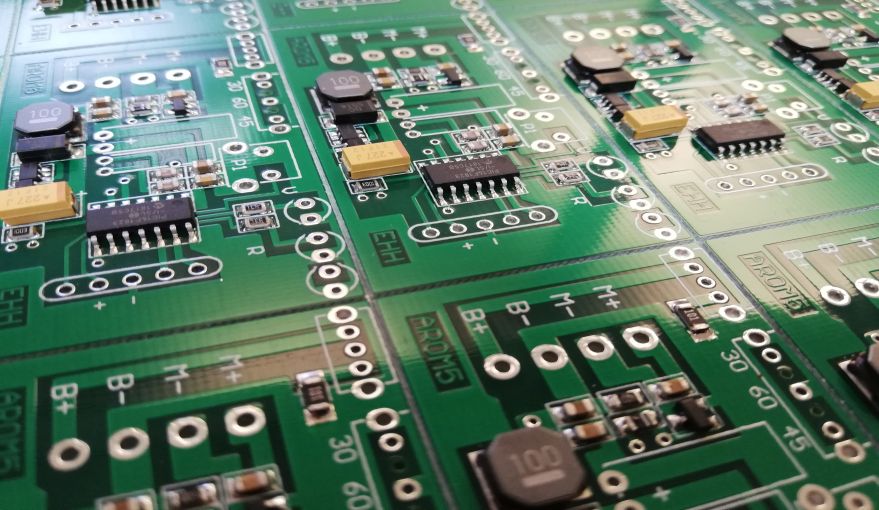 Productos de primeras marcas en material radioeléctrico