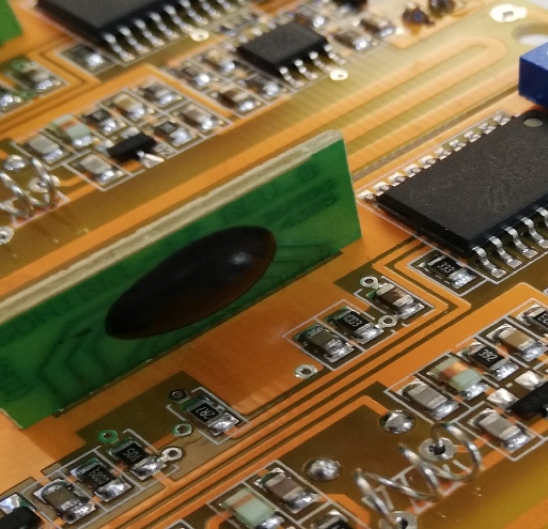 Amplio stock de electrodomésticos y ferretería electrónica